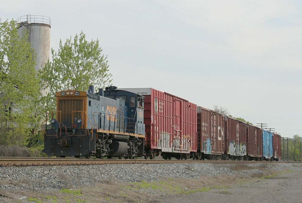 CSX 1148 bringing a string from downtown Birmingham